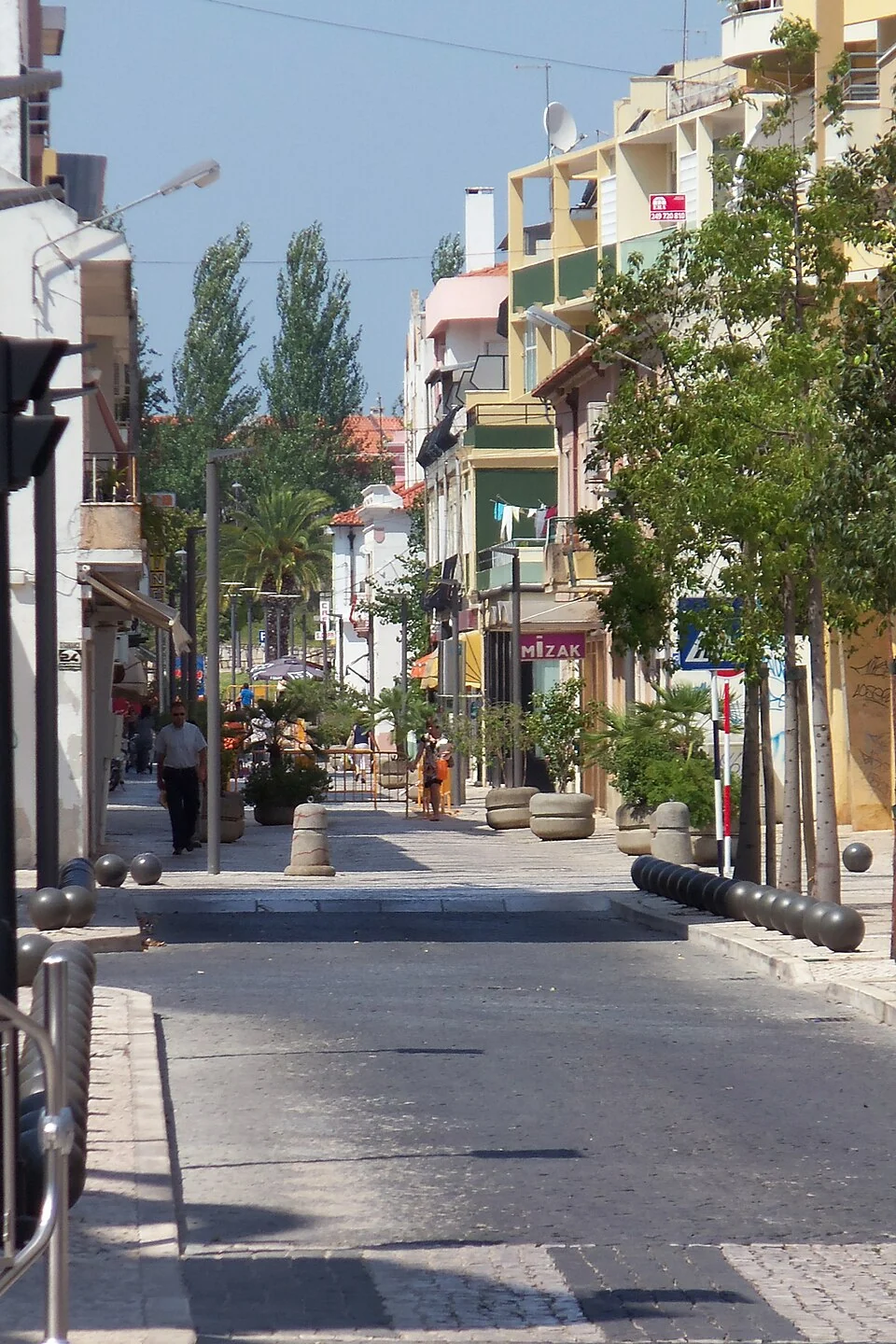 The city's pedestrian shopping street, Rua Luís Falcão de Sommer, photographed in 2011.
